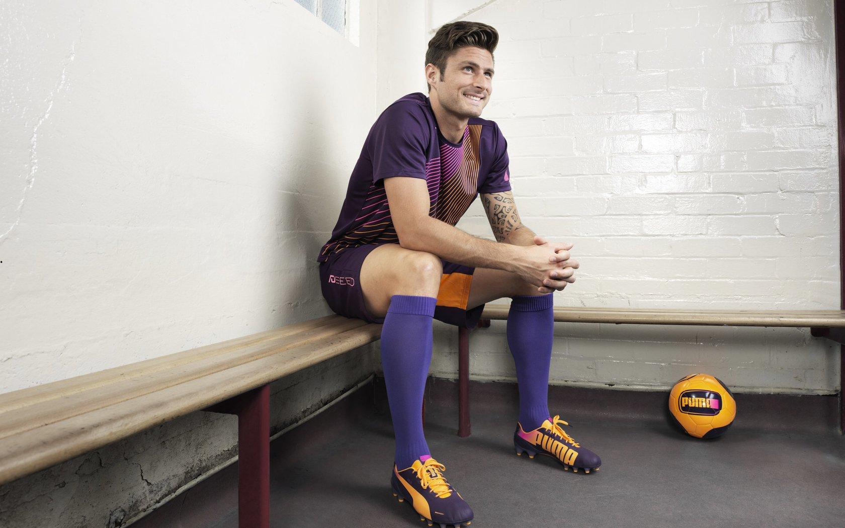 全市场聚焦，那不勒斯中场引援锁定梅努，佩莱格里尼与米雷蒂成备选方案